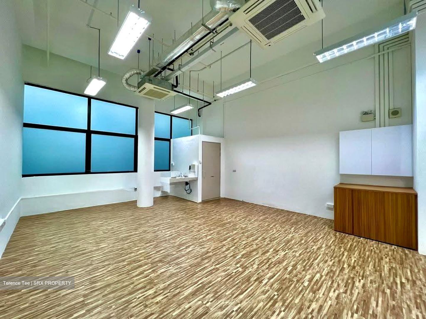 Hexacube (D14), Office #610073501